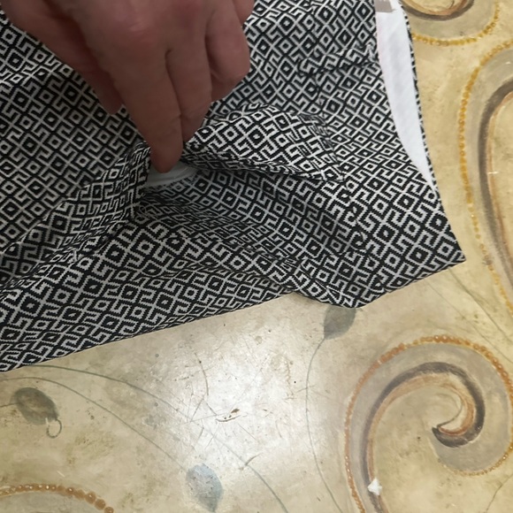 BANANA REPUBLIC Black & White Geometric Print Shorts - Picture 5 of 7